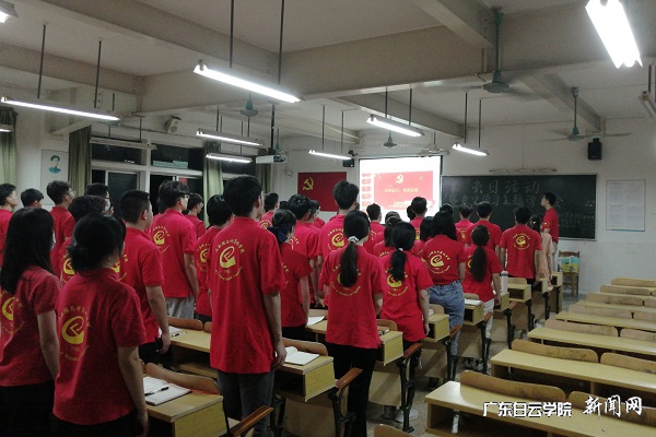 奏唱国际歌.JPG